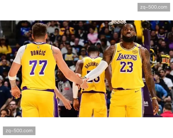 湖人近五场进攻效率下滑至110.8 防守端需提升专注度